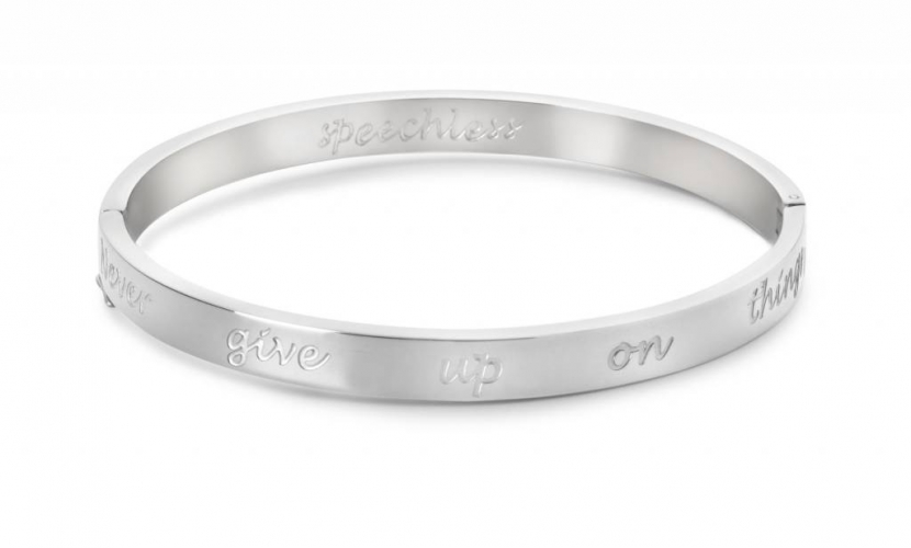 Cadeautip armband never give up on things that make you smile witgoud